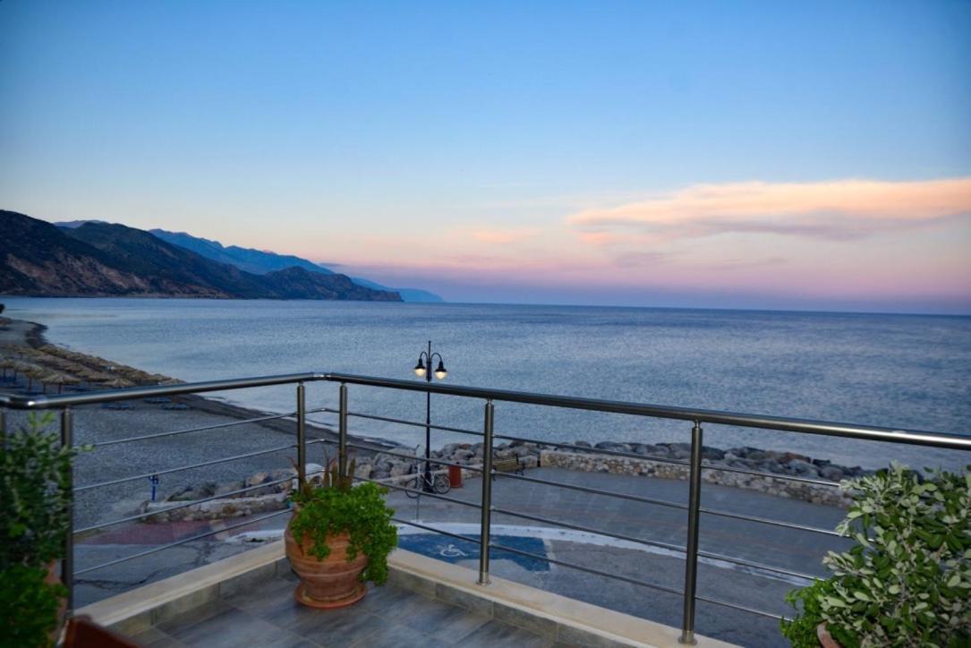 Gonis Grand Luxury Suite Palaiochora Exterior photo