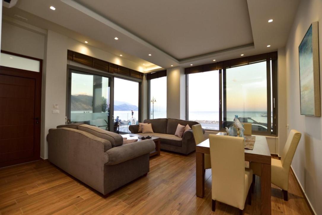 Gonis Grand Luxury Suite Palaiochora Exterior photo